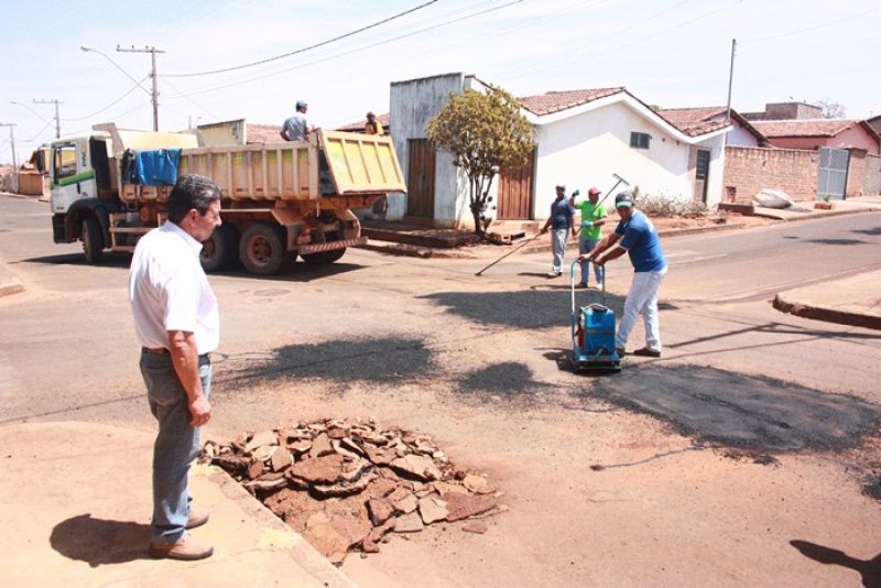 Prefeitura inicia operação tapa-buracos em ruas da cidade